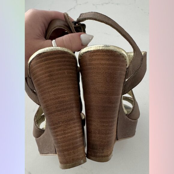 Very Volatile Brown Leather Wedge Sandals – Size 7 - Picture 6 of 7